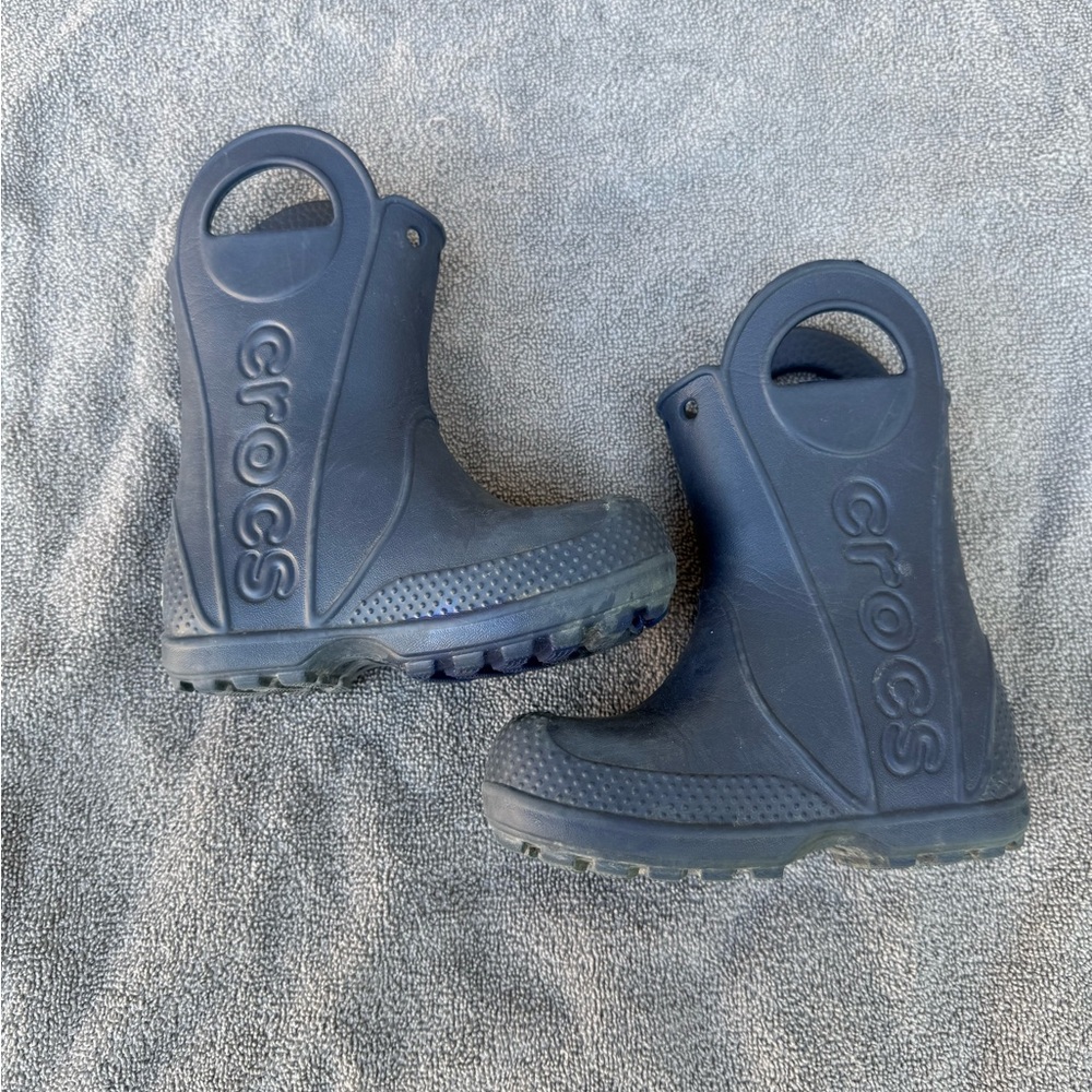 CROCS Kids Navy Blue Rain Boots with Hitch Handle